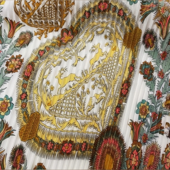 EUC Hermès pleated “decoupage” silk scarf with box and book. - Picture 4 of 14